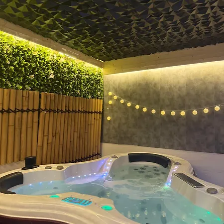 Avec Jaccuzi & Sauna *